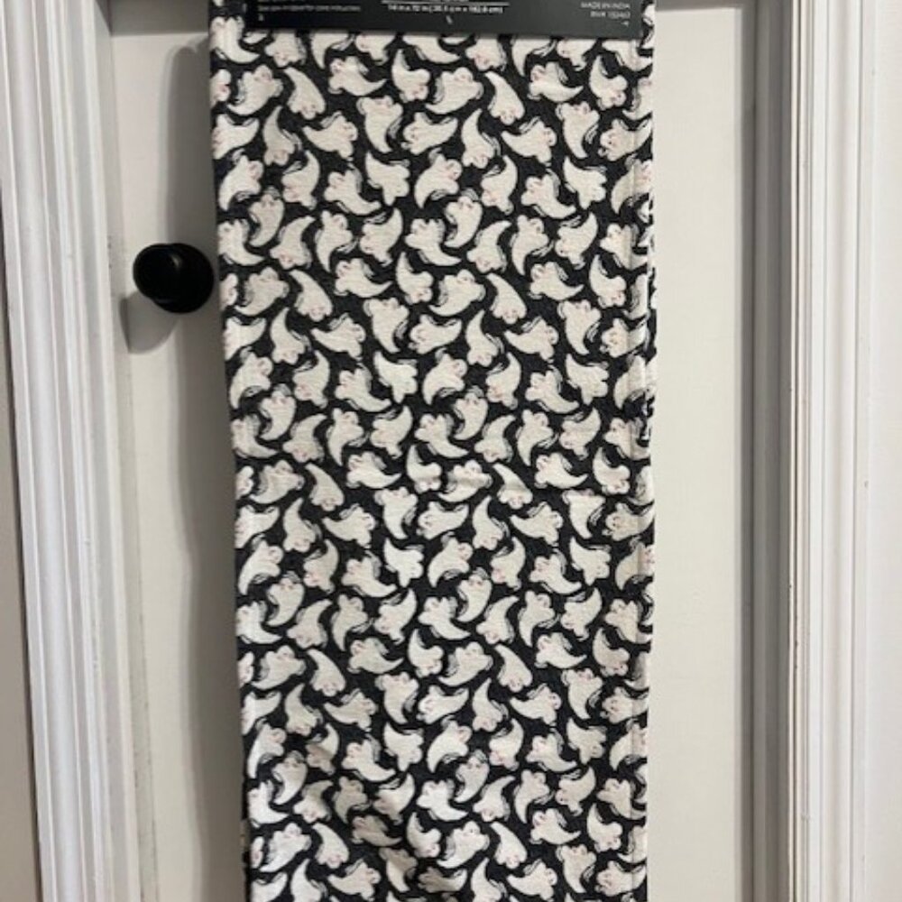 Black and White Ghost Tablerunner, NEW, 14" x 72"
